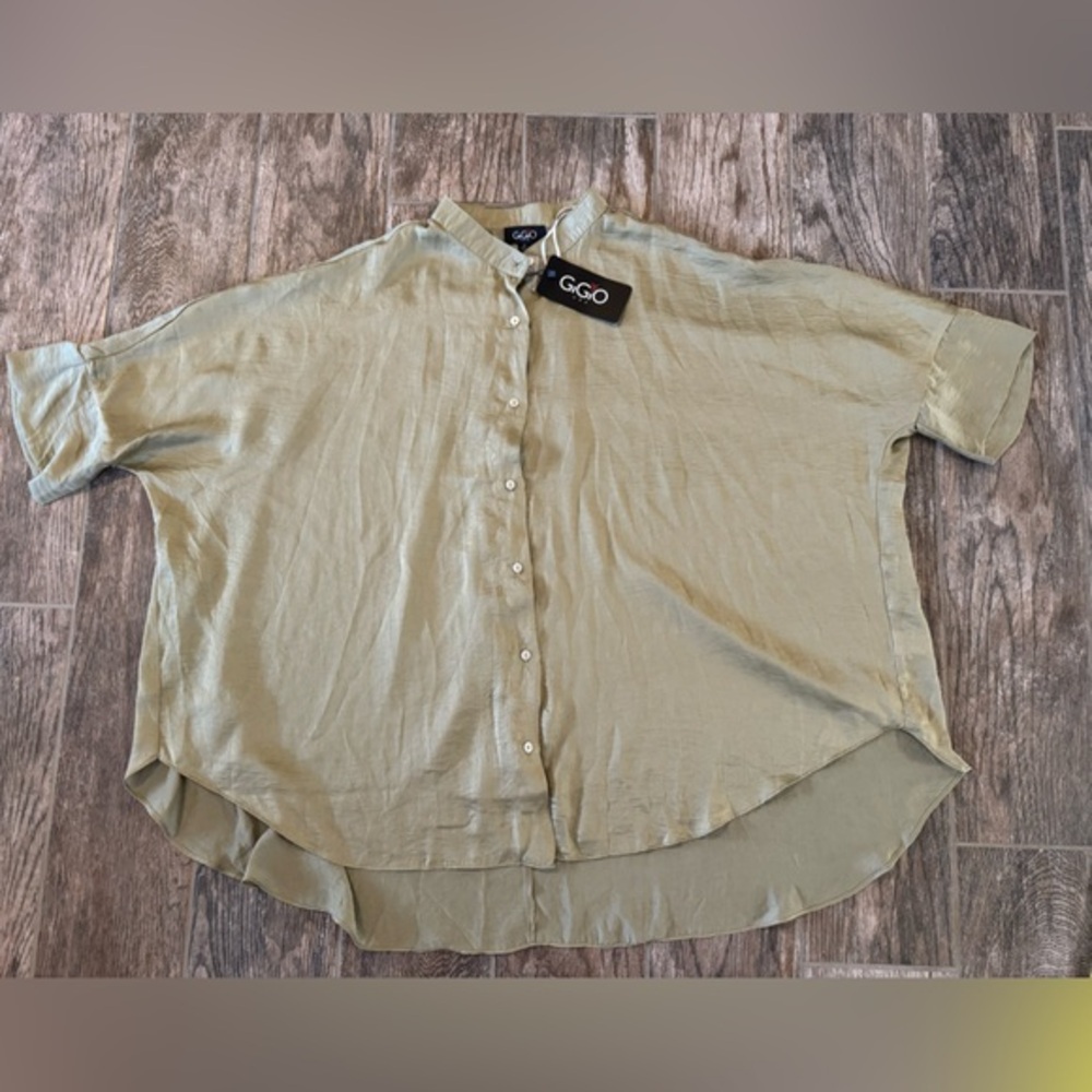 GiGio Womens olive Green Short Sleeve Button Up blouse oversized Small